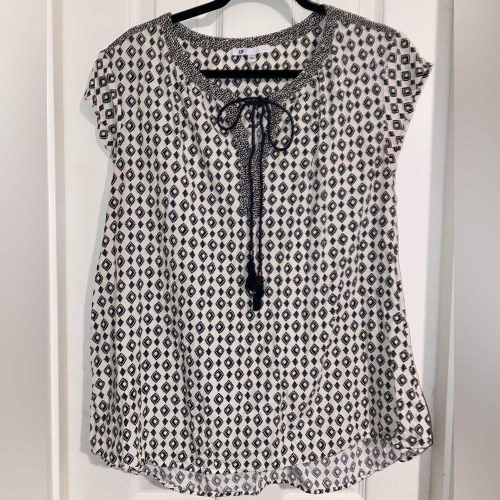 DR2 Black and White Geometric‎ Blouse